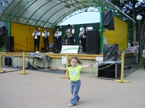 Jarmok 2007 - vystúpenie Borovienky z Lančára na Námestí slobody